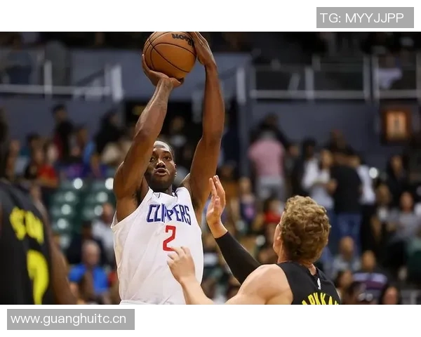 莱昂纳德季前赛上半场狂砍五记三分球平上赛季单场最佳表现