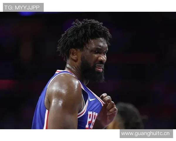 恩比德上半场表现稳定8投5中贡献14分1篮板3助攻1盖帽